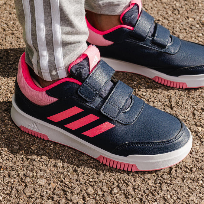 Baskets a scratch enfant ADIDAS TENSAUR bleu rose Decathlon Martinique