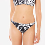 8916493